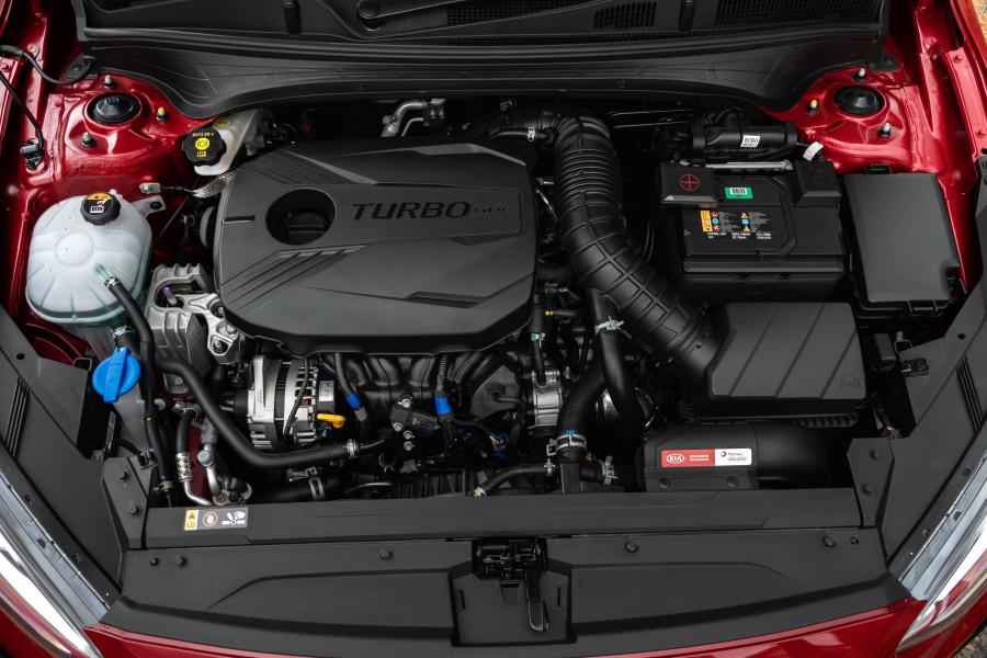 Моторный отсек Kia Cerato Hatch GT 2019 года  (AU) (фото 4 из 13)